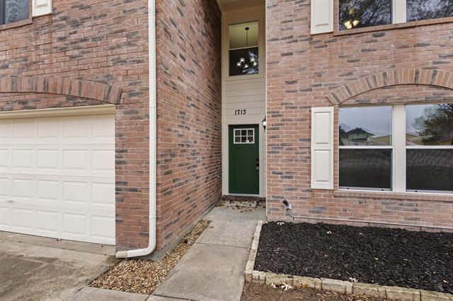 Foto del edificio - 1713 Pebblebrook Ln