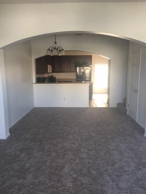 Building Photo - Beautiful town home!!