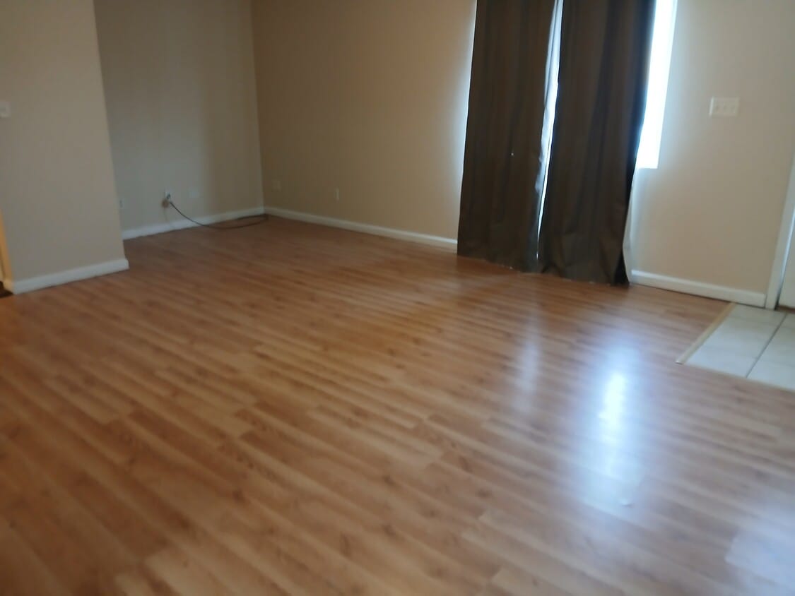 Foto principal - 606 W College St