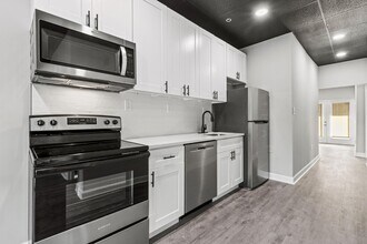 Building Photo - 555 Main St