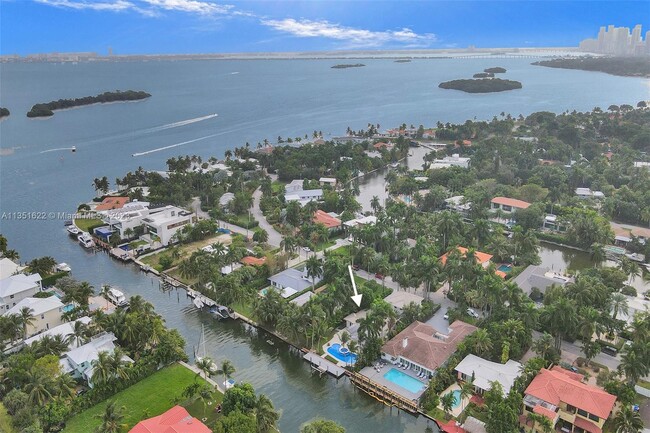 Foto del edificio - 1035 Belle Meade Island Dr