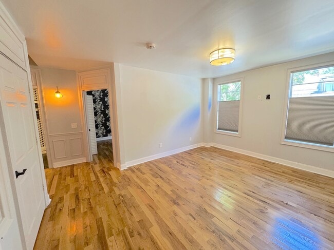 Building Photo - 521 W 37th St