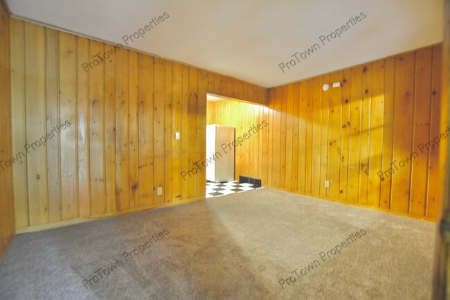 Building Photo - 10 Riverview St