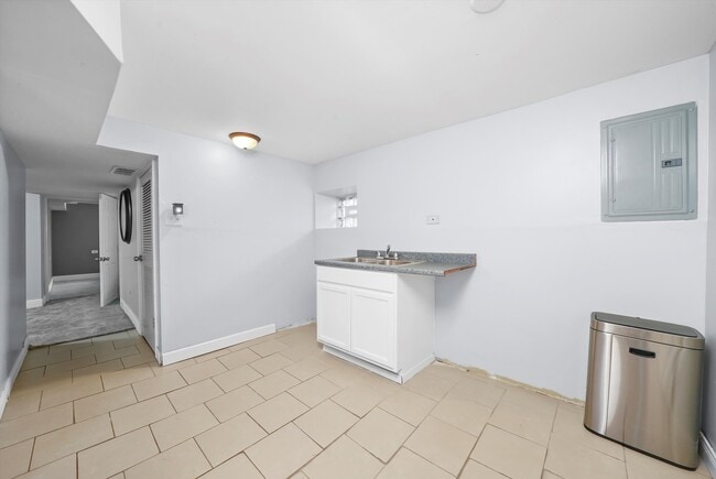 Building Photo - 1251 N PARKSIDE Ave