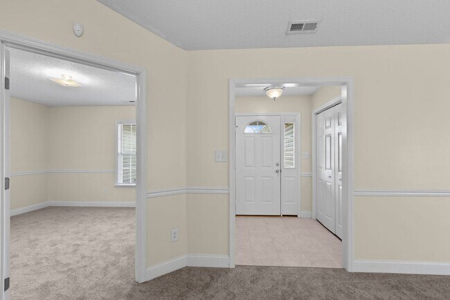 Foto del edificio - Large Ranch Home with 4BR/ 2 Bath with an ...