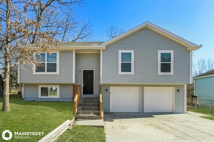 Primary Photo - 1205 WASHINGTON ST, LEAVENWORTH, KS 66048