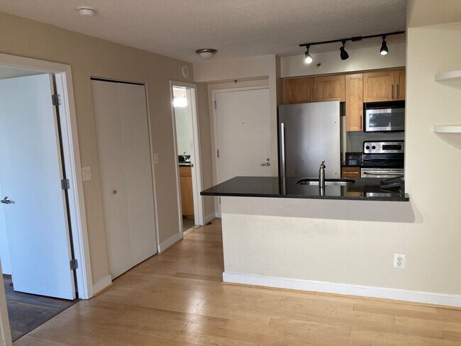 Foto del edificio - 1 BR Condo at The Chase in Downtown Bethes...