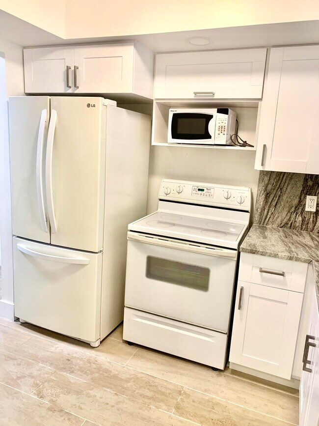 Foto del edificio - 6650 Royal Palm Blvd