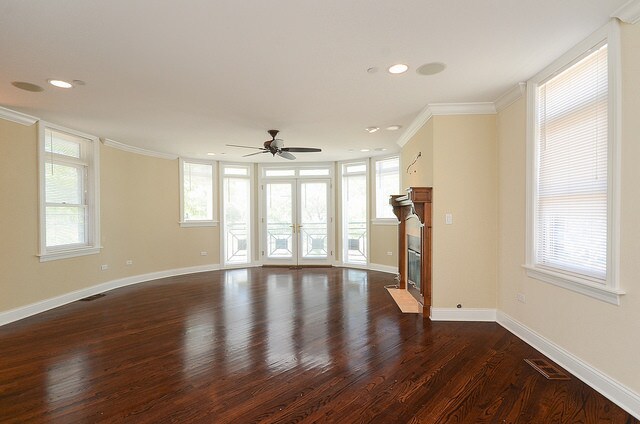 Foto del edificio - 245 N Northwest Hwy