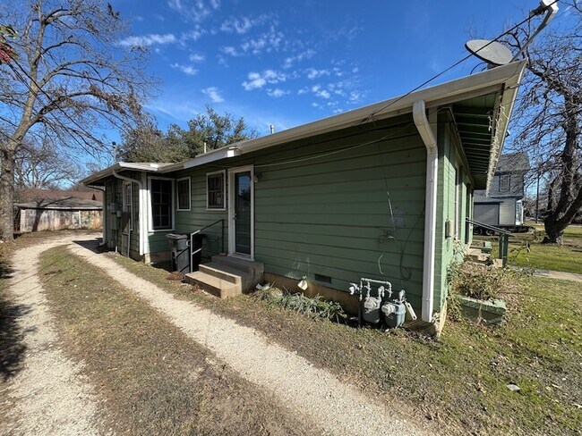 Foto del edificio - 210 W Willingham St