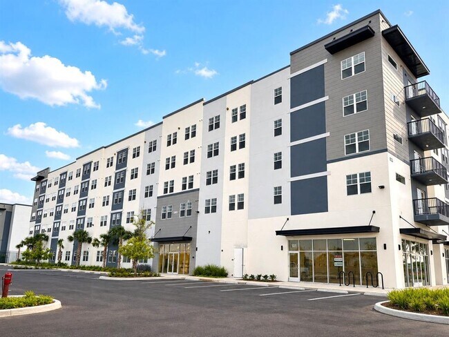 Foto del edificio - 5563 Millennia Park Dr
