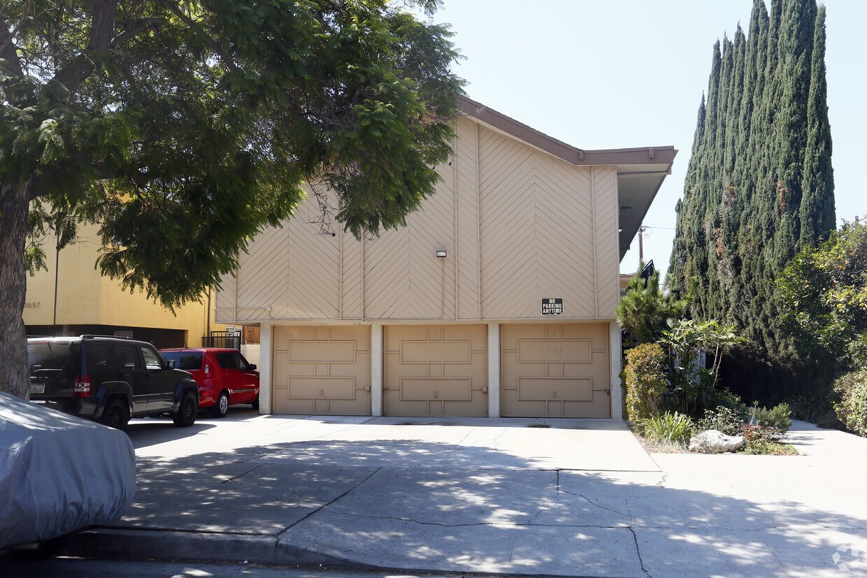 Building Photo - 3653 Mentone Ave