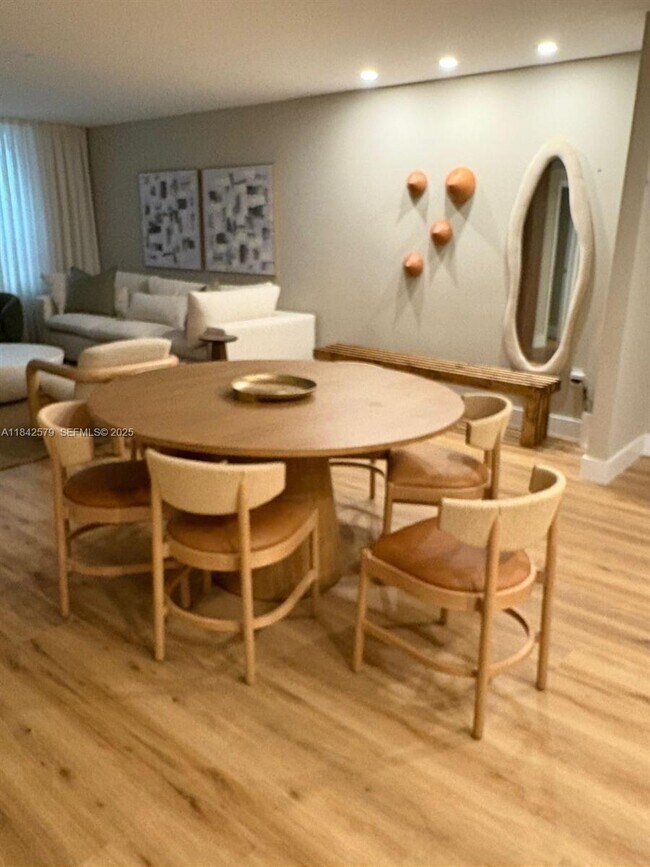 Foto del edificio - 10185 Collins Ave