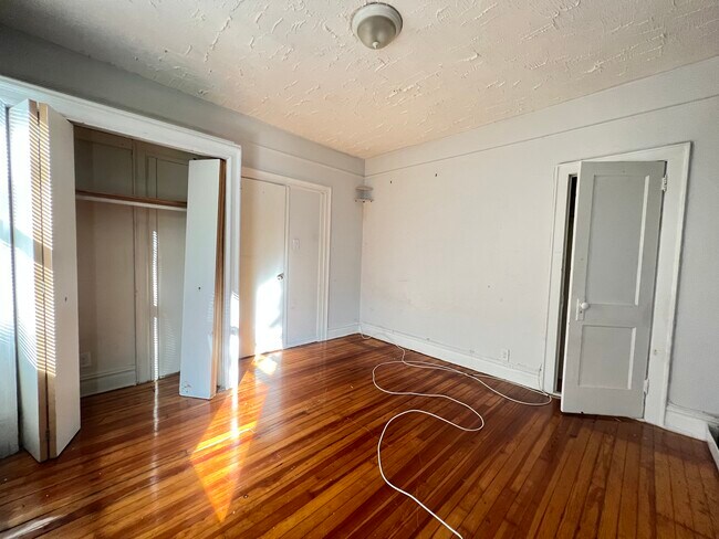 129 Van Nostrand Unit 1R - 125 Van Nostrand Ave