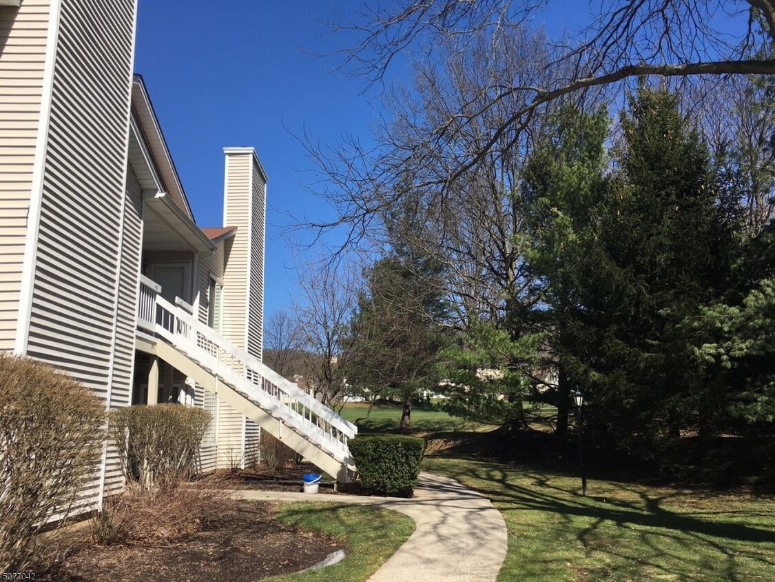 40 Sage Ct, Bedminster, NJ 07921 Apartment for Rent in Bedminster, NJ