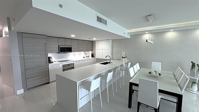 Building Photo - 400 Sunny Isles Blvd