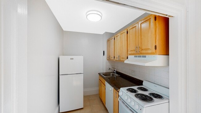 Building Photo - 397 Beacon St