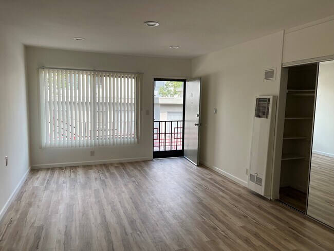 Building Photo - 5855 Carlton Way