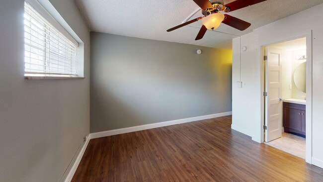 Building Photo - Bright & Updated 1BR Near UTK & Downtown K...