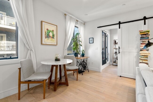 Foto del edificio - 148 W 9th St