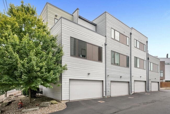Building Photo - Beautiful Furnished 1 bedroom unit in Fair...