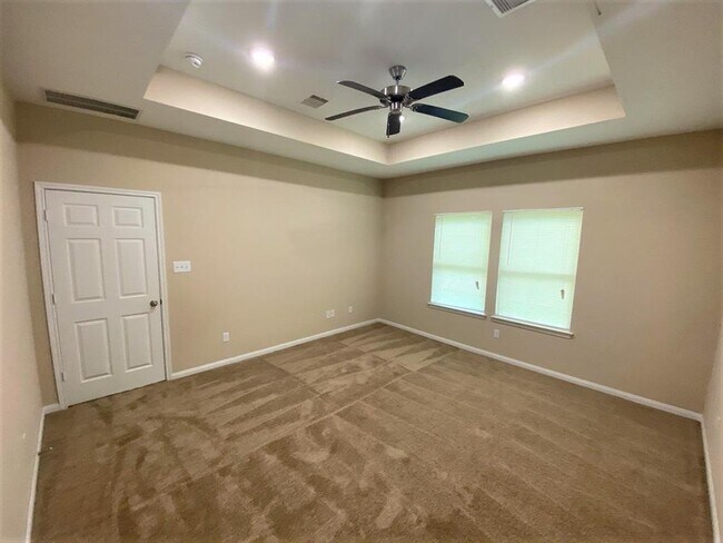 Building Photo - 7637 Tully St
