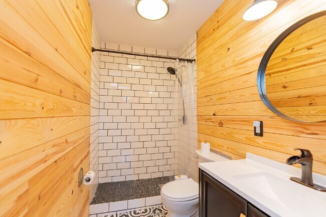 Foto del edificio - READY NOW!   Harrison Home with Finished Basement & Scenic Views