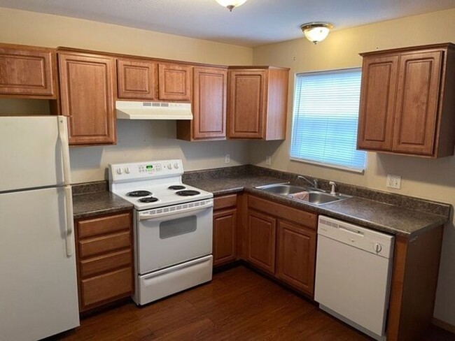 Building Photo - 311 Vista Ct