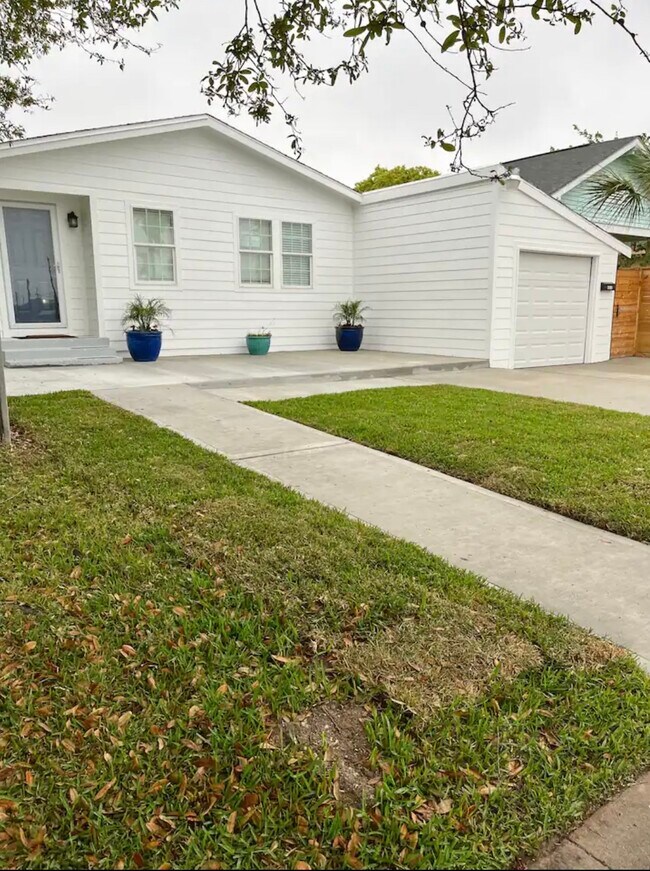 Foto del edificio - 4312 Avenue O 1/2