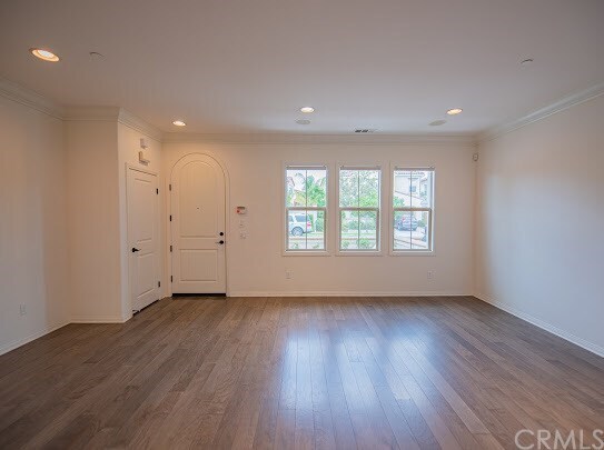 Building Photo - 421 La Floresta Dr