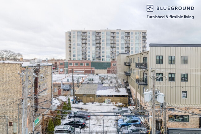 Foto del edificio - 6149 N Broadway