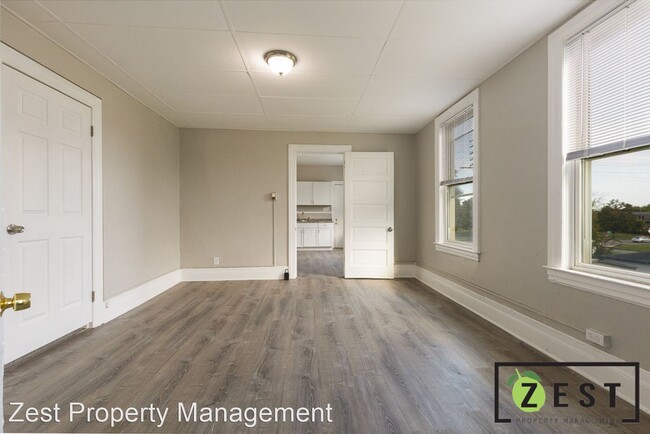 Building Photo - 3 br, 1 bath Apartment - 3938 - 3940 Mitch...