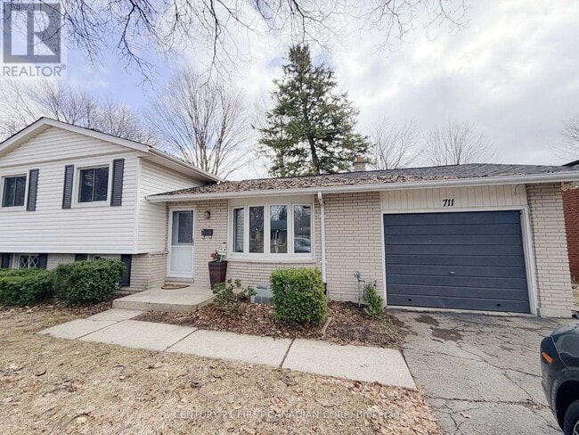 Building Photo - 711 Algoma Ave