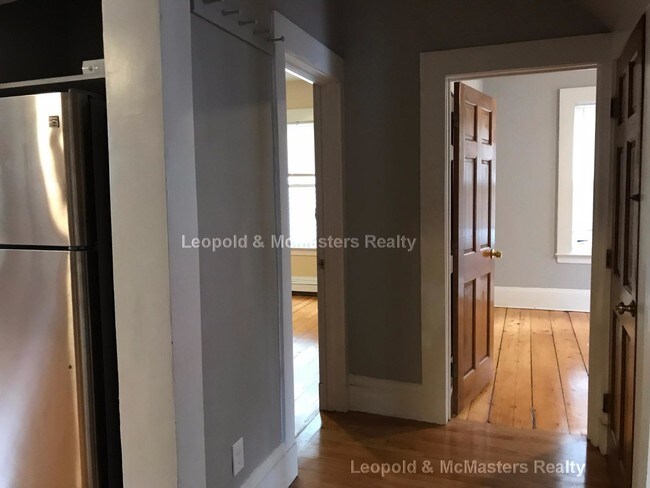 Building Photo - 11 Lawrence Pl