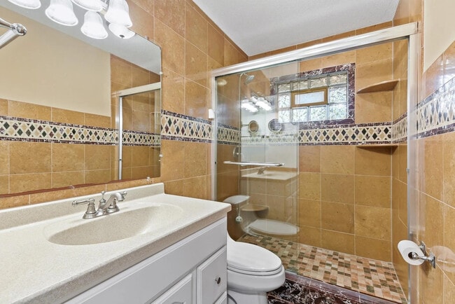 Building Photo - 3301 Shepherd Hills Dr