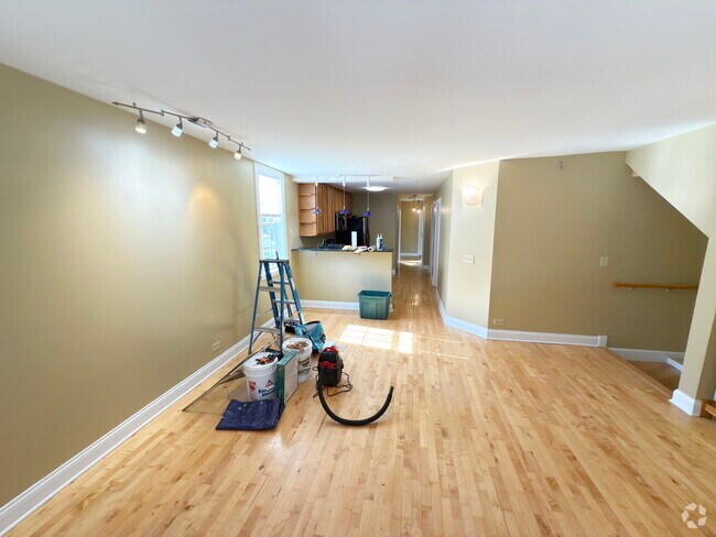 Building Photo - 1059 W Fry St