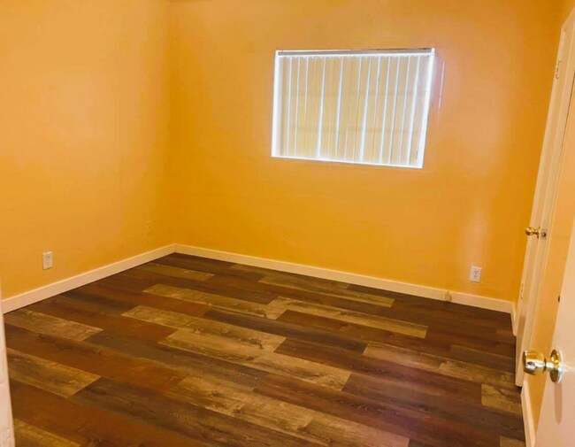 Building Photo - 3002 E McKinley St