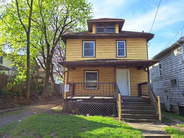Primary Photo - 734 Meek St