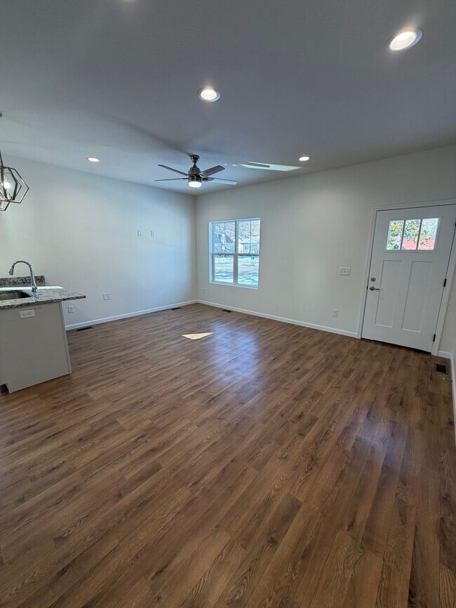 Foto del edificio - 3 Bedroom | 2 Bathroom | 1 Car Garage | Springfield MO!