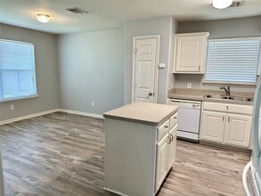Building Photo - 29006 Trinity River Dr