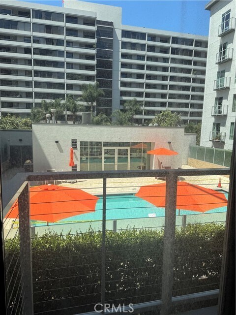 Foto del edificio - 645 W 9th St