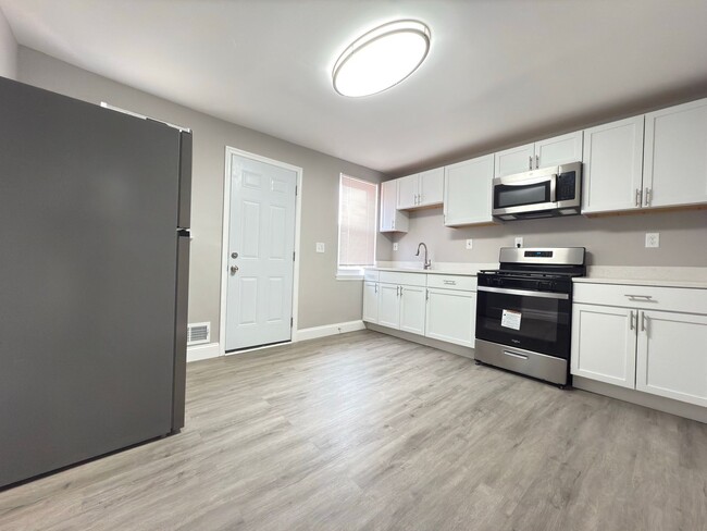 Building Photo - Fully renovated Three-Bedroom In Baltimore