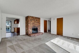 Building Photo - 5660 SW 180th Ave