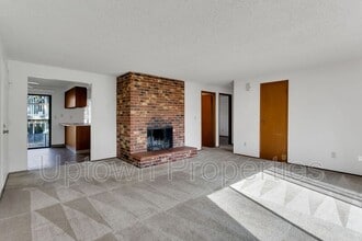 Building Photo - 5660 SW 180th Ave