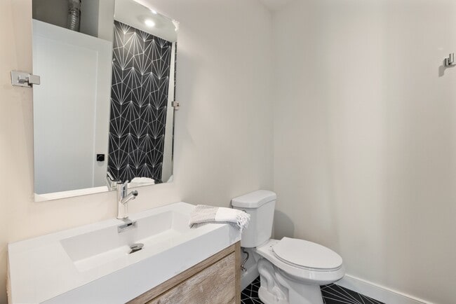 Building Photo - 275 Webster St