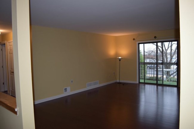 Building Photo - 143 Beverly Hills Ter