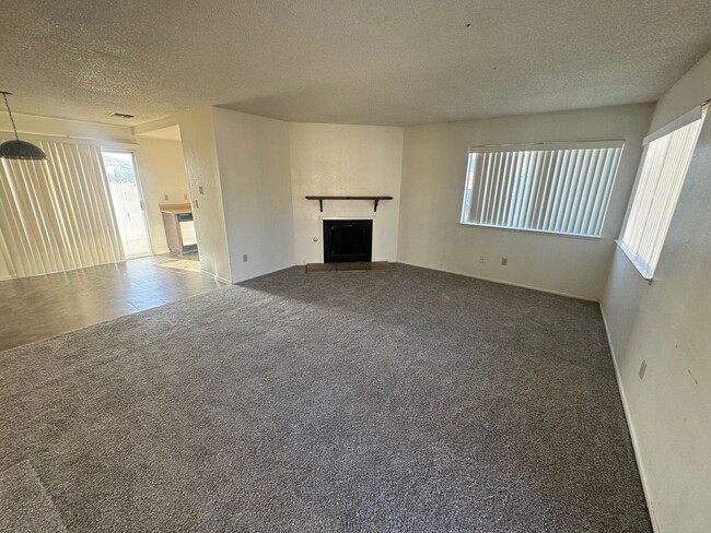 Building Photo - 6739