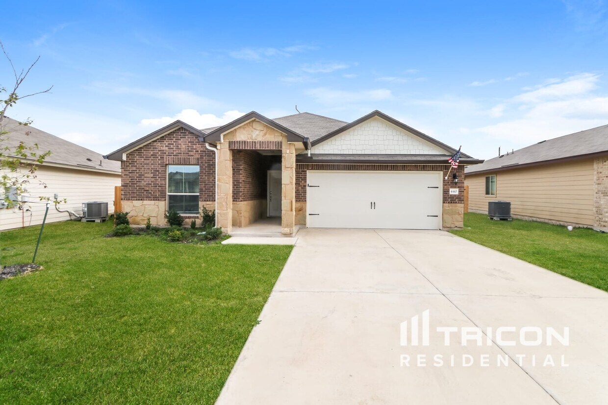 Foto principal - 440 Uncle Billy Way Jarrell TX