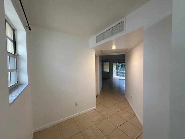 Building Photo - 2506 SE 19th Pl