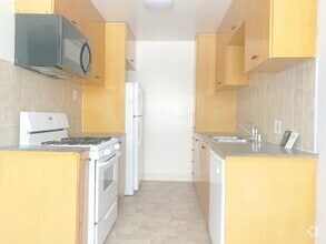 Building Photo - 2313 S Bentley Ave
